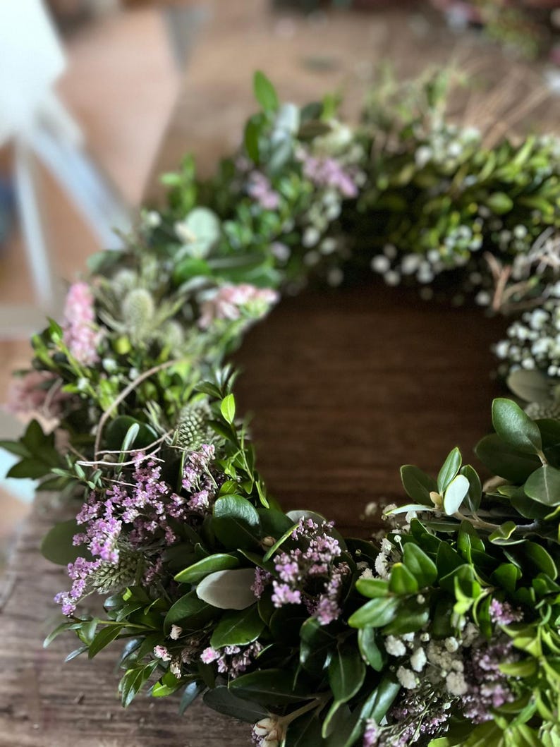 Kranz Natur mit Thymian, Bux und Schleierkraut | Türkranz Trockenblumen Disteln & Strandflieder image 9