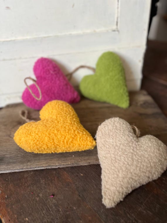 Plüschstoff Herz zum Aufhängen – Kuschelige Deko in 3 Farben