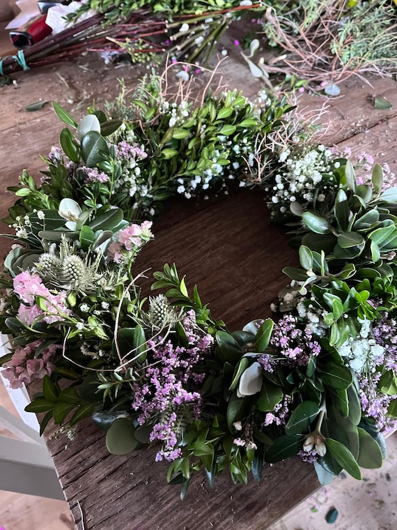 Kranz Natur mit Thymian, Bux und Schleierkraut | Türkranz Trockenblumen Disteln & Strandflieder