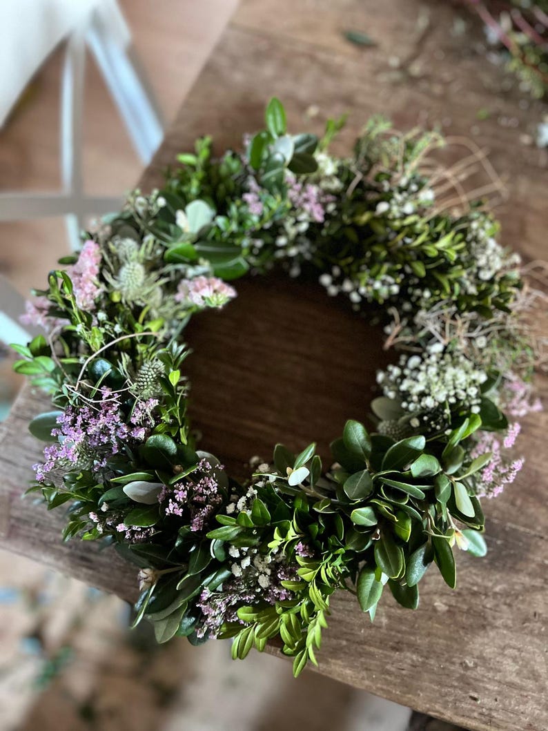 Kranz Natur mit Thymian, Bux und Schleierkraut | Türkranz Trockenblumen Disteln & Strandflieder image 5