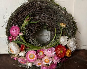 Mooskranz mit Thymian und Strohblumen: Einzigartige Herbstdeko