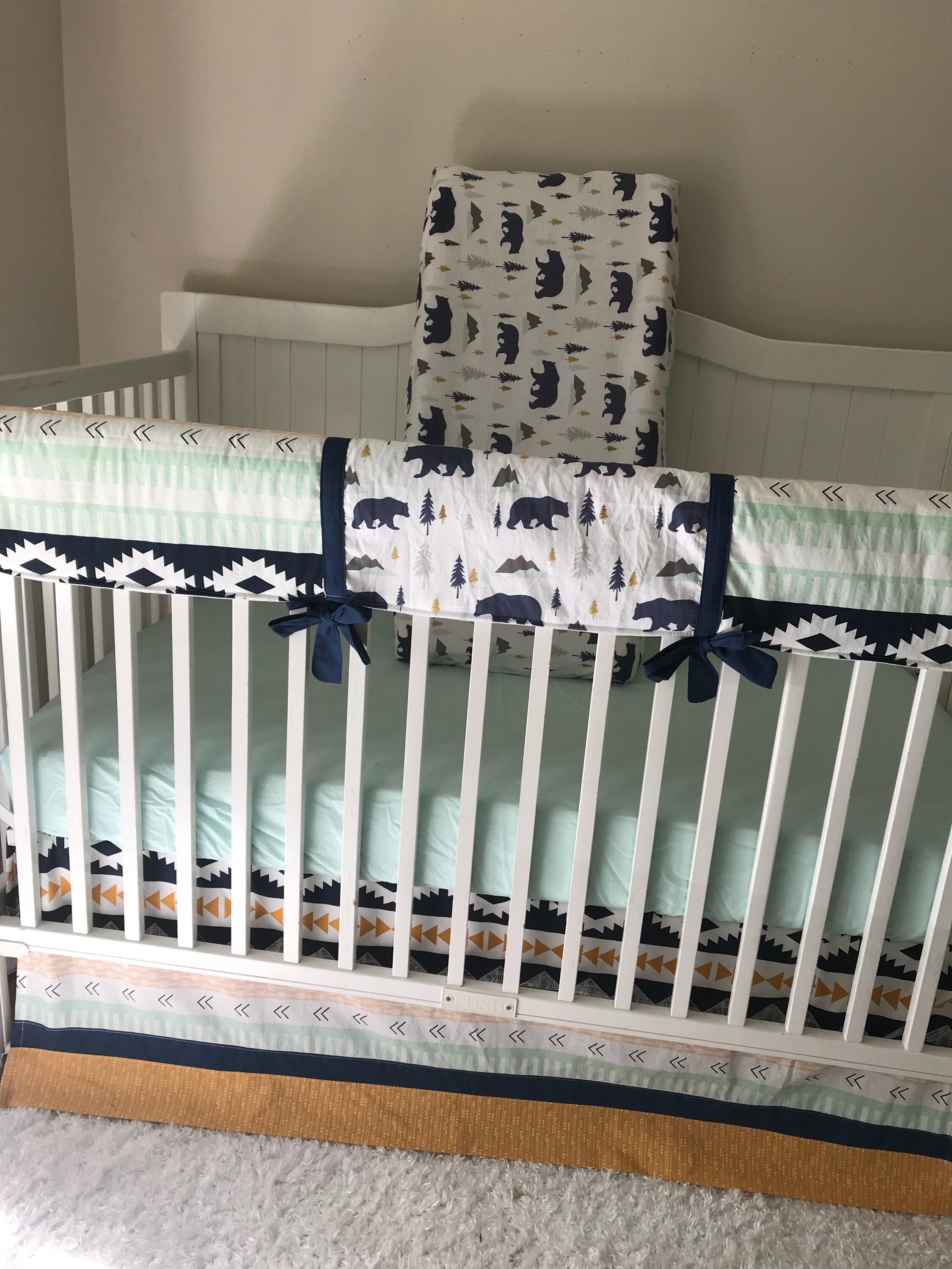 Bébé garçon lit literie bois ours montagnes Tribal aztèque ...