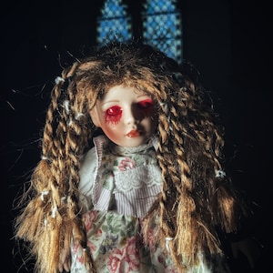 HAUNTED DOLL - Vintage Porzellan Puppe mit Geist Aufsatz - Jasmin