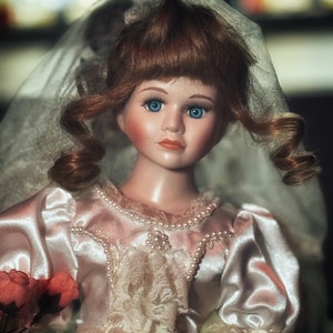 HAUNTED DOLL - Vintage Porzellan Puppe mit Geist Aufsatz - Lucinda