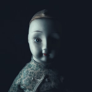 HAUNTED Doll - Vintage Porzellanpuppe mit Geisteraufsatz - Elena