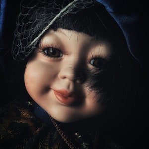 HAUNTED DOLL - Vintage Porzellan Puppe mit Geister Aufsatz - Ying Li