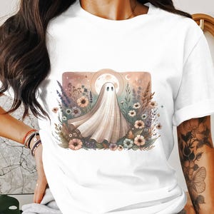 Floral Ghost T-Shirt, Spooky Cute Shirt, Halloween Tee, Ghost Graphic T-Shirt, Pastel Goth TShirt, Trendy TShirt, Aesthetic Ghost Shirt