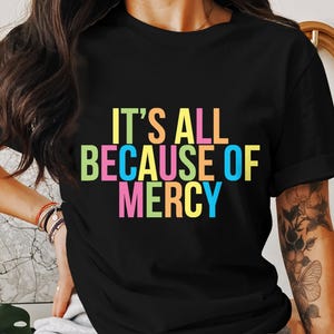 É tudo por causa da misericórdia, download de sublimação digital, design de citação positiva colorida, PNG para camisetas, presentes, inspiração cristã