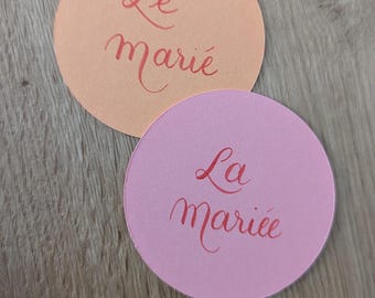 Personalized round place cards – colorful hand-lettered calligraphy – name tags for weddings and baptisms