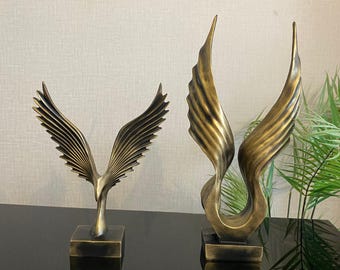 Abstract Wing Sculpture, Gold Eagle Statue, Modern Home Decor, Luxury Office Accent, Resin Art Gift, Shelf Ornament