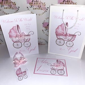 Gepersonaliseerde nieuwe babymeisjeskaart – roze kinderwagen met kant en strik | Babyshowerkaart | Aangepaste babynaamkaart | Newborn Gefeliciteerd
