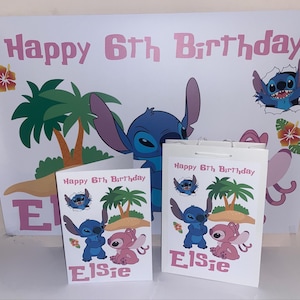 Tarjeta de cumpleaños personalizada de Stitch: nombre y edad personalizados, banderín y bolsa de regalo a juego opcionales, bonito set de fiesta inspirado en Disney.
