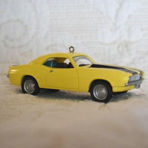 Vintage Hallmark Ornament 1995 Classic Am Cars #5 1969 Chevrolet Camaro, Vintage Yellow 1969 Chevrolet Camero Christmas Ornament