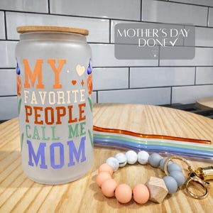 Frosted Glass Mom Tumbler with Beaded Wristlet and Straws – Mother's Day Gift