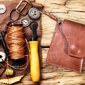 Cartera de cuero genuino hecha a mano / Capacidad para 5 tarjetas / Bolsillo para efectivo / Uso diario