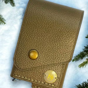 Billetera de cuero hecha a mano con borde, eyector de tarjetas de metal, diseño delgado unisex, capacidad para más de 4 tarjetas y efectivo, uso minimalista diario, color verde oliva.