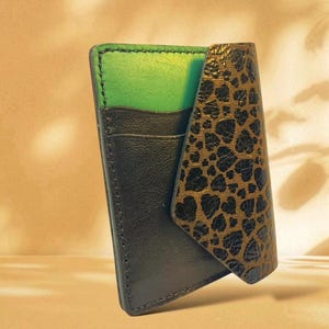 Agatha, Cartera de Cuero Hecha a Mano para Mujer, Plegable y Delgada con Compartimentos para Tarjetas y Efectivo, Elegante Monedero para Uso Diario