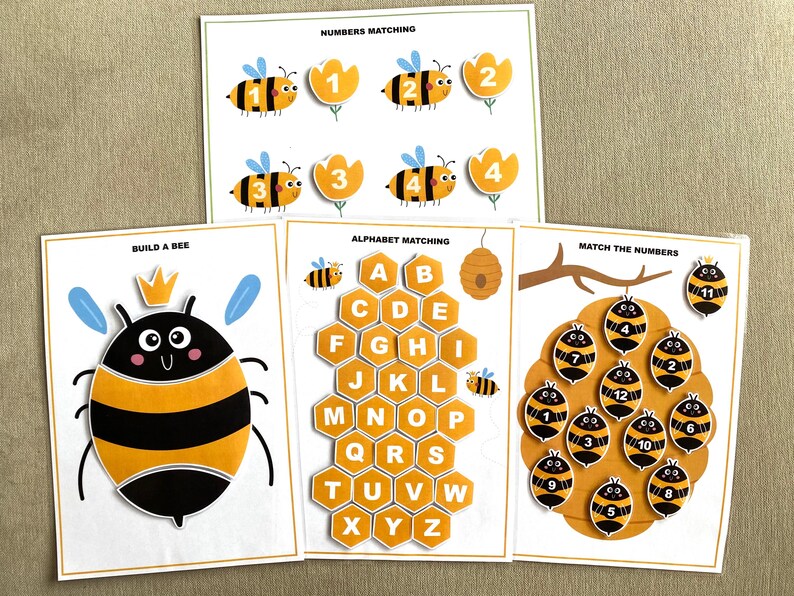 K&ouml;nnte beinhalten: Drei druckbare Arbeitsbl&auml;tter mit Bienen-Motiv. Das erste Blatt zeigt eine Biene mit Krone und Fl&uuml;geln, das zweite Blatt zeigt eine Wabe mit den Buchstaben A-Z und das dritte Blatt zeigt eine Wabe mit den Zahlen 1-12.