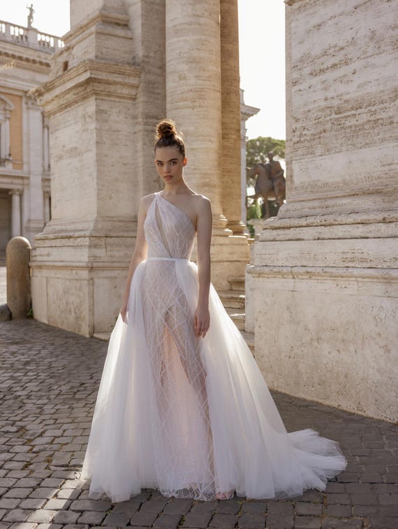 Fitted Slhouette Wedding Dress Andrea | Bridal Dress with detachable tulle skirt | Beaded lace Wedding Dress