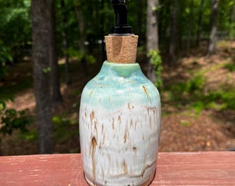 Precioso dispensador de jabón de cerámica, decoración rústica hecha a mano, estilo cottagecore