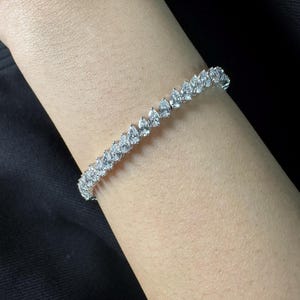 Bracciale tennis con diamanti da laboratorio a forma di pera da 7,00 ct: gioielli da sposa in oro 14k