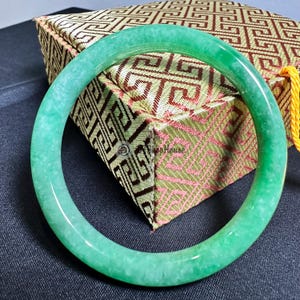Brazalete de jadeíta natural de 53 mm de Myanmar: pulsera de jade con vetas blancas y verdes, regalo Feng Shui