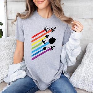 Camiseta de Star Wars del Orgullo LGBT: Camiseta del Escuadrón Arcoíris, Camiseta LGBT para viaje a Disneyland imagen 4