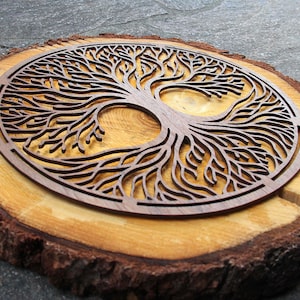 Décoration murale Arbre de Vie en bois – Yggdrasil en noyer, art mural bohème pour salon