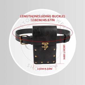 以下が含まれることがあります： 黒い革のベルト。長方形のポーチと真鍮色の金具が付いています。バックルを含めたベルトの全長は116cmです。ポーチの幅は11cm、高さは18cmです。ベルトには真鍮製のスタッドが付いています。