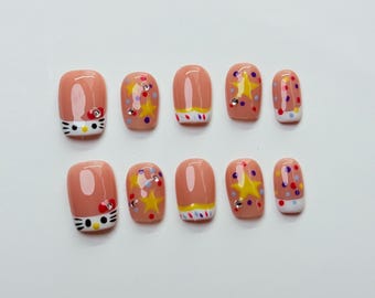 Hello Kitty Nägel aufdrücken: Pfirsich, Sterne & Punkte, Handbemalt, 10 Stück