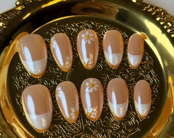 Daisy French Tip Press On Nails: Schillernder Glitzer, kurze Mandel