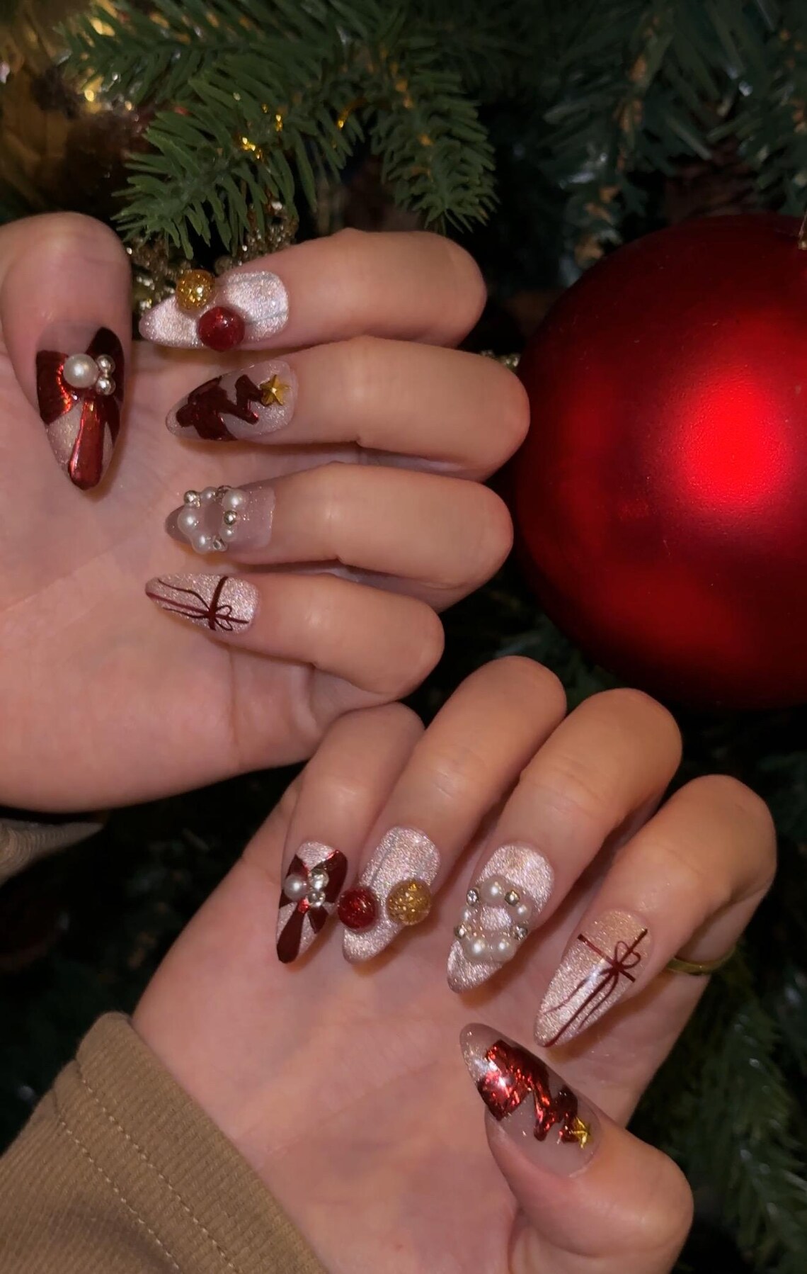 Festive Christmas Almond Shaped Christmas Nail Set Stylish Holiday