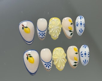 Zitronenbaum: Zitronen Inspirierte Italienische Amalfi Print Presson Nägel mit 3D Zitronen Design und Blauen Tile Art Sommer Mediterranen Kunststil Nägeln