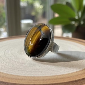 Vintage Modernist Lg Oval Tiger Eye & Sterling Silver Ring Sz 3.5 Signed YP