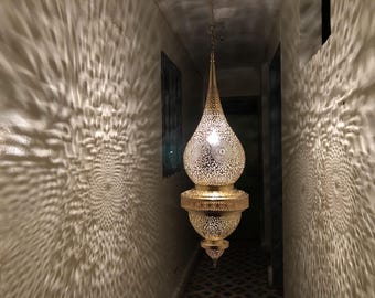 Paralume a fiamma marocchina in ottone inciso a mano, lampada realizzata artigianalmente.