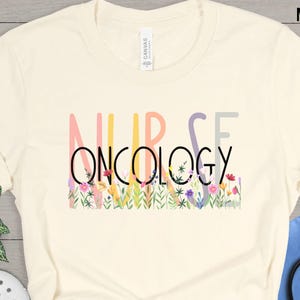 Onkologie-Krankenschwester-T-Shirt, Geschenk für Krankenschwestern, Arbeit zum Tag Geschenk, gesundheits-T-Shirt, Onkologie-Krankenschwester-Shirt, ONC-Abschlussgeschenk, Krebs-Krankenschwester-Shirt