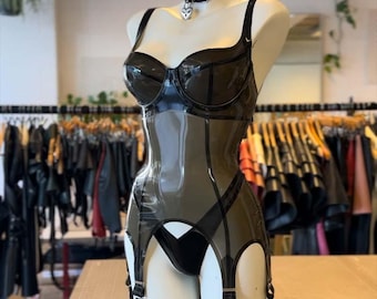 Corselett mit Bügeln, BH Körbchen und Straps Strapsen