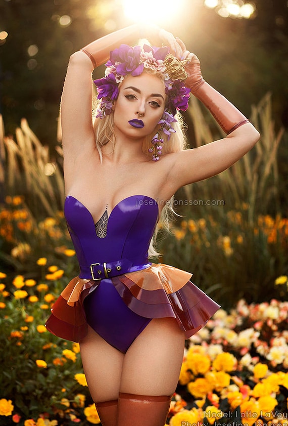 Lady Lucie Latex Plunge Bustier 