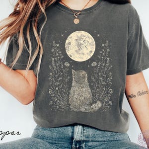 Maglietta con gatto celeste e luna, maglietta stile cottagecore boho con cielo notturno.