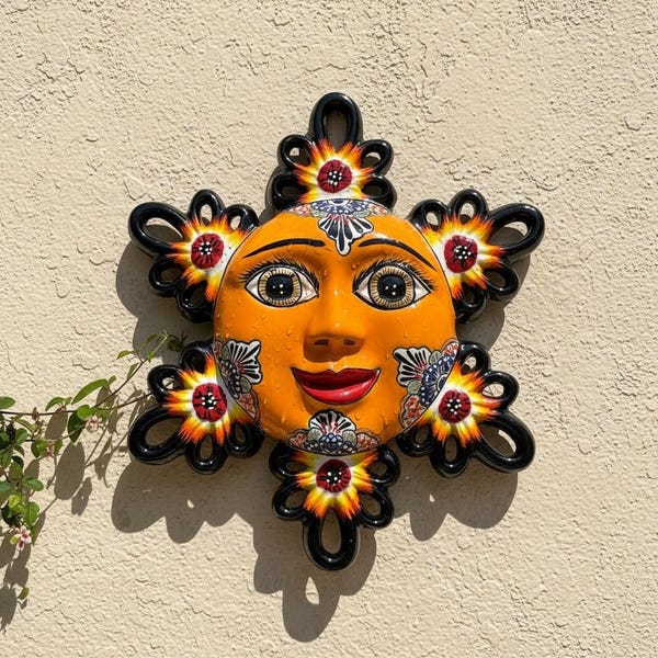 Decoración de pared mexicana de talavera pintada a mano con sol sonriente, arte popular, rayos de cinta, multicolor.