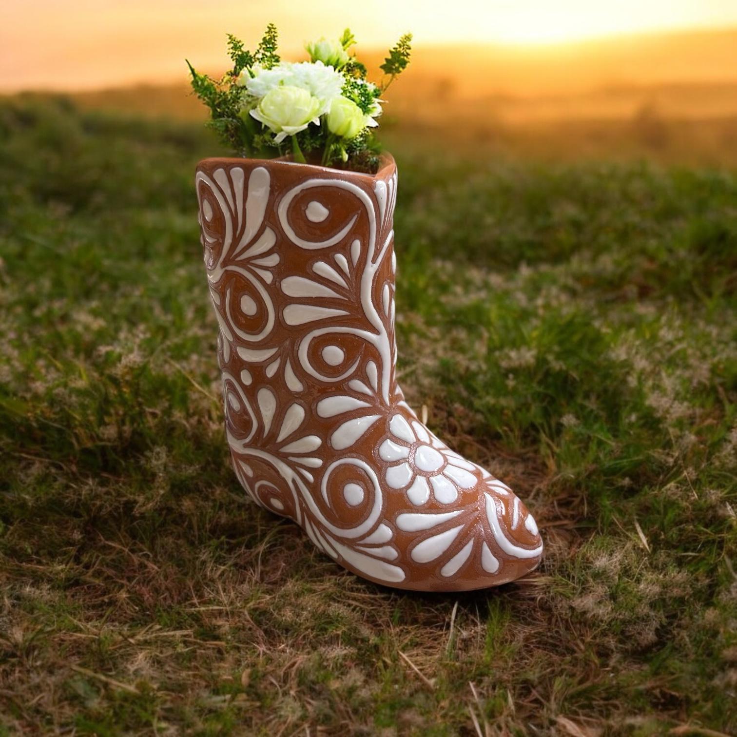 にー Hand Painted Mexican Talavera Cowboy Boot Mini Vase “bota Vacera