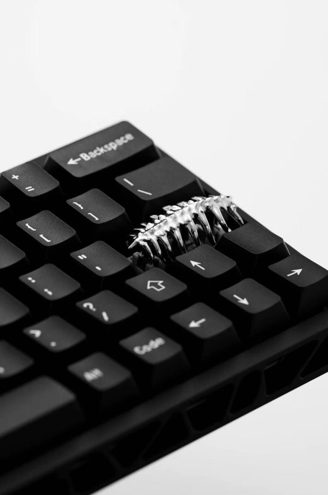 Alien Facehugger Artisan Keycap – 2.25U Metal Enter Key, Compatible ...