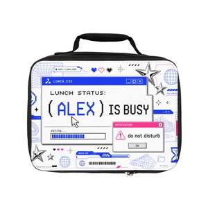 Anpassad lunchväska med namnet 'Lunchstatus: (ALEX) är upptagen' | Tech Retro-design