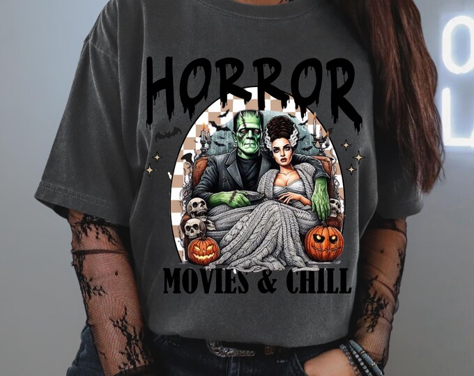 Horror Movies & Chill Graphic Tee: Spooky Night Essential for Halloween Lovers, Unisex Cozy Gift
