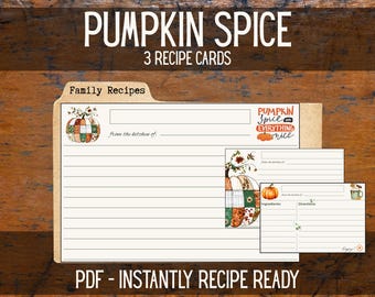 Pode incluir: Cartões de receitas com o texto "Pumpkin Spice" e "3 RECIPE CARDS". Os cartões têm um tema de abóbora com o texto "Pumpkin Spice and Everything Nice". As palavras "Family Recipes" também são visíveis.