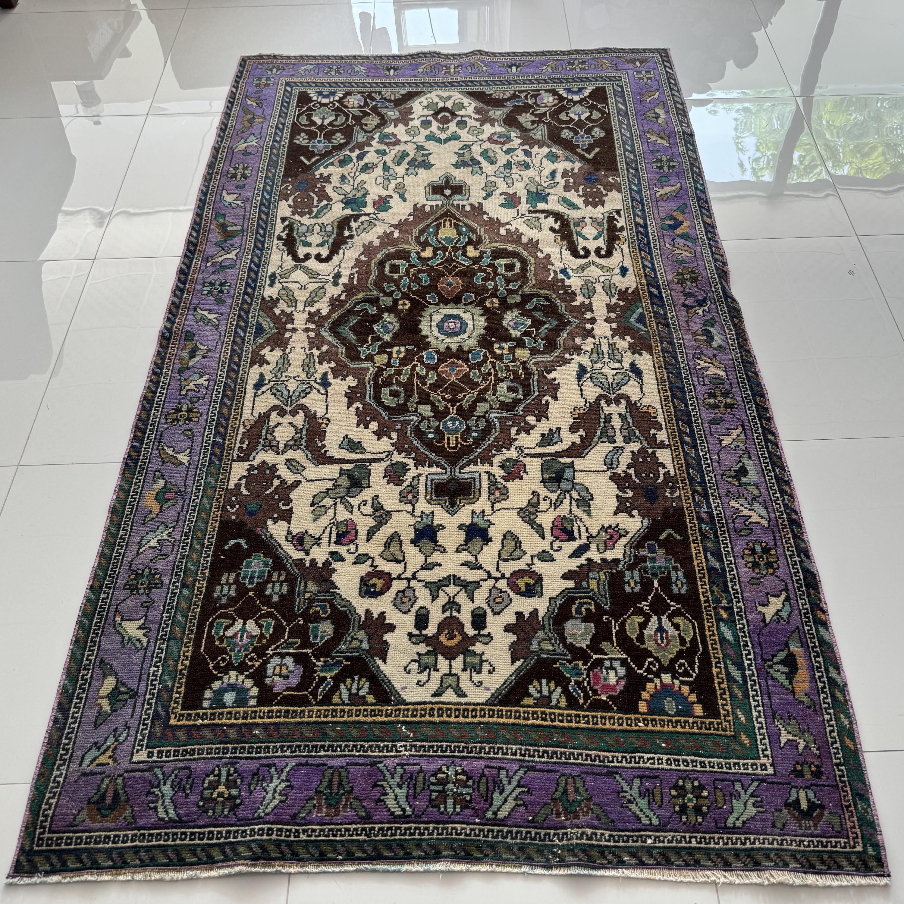 パープルベージュブラウン 4x7 ウシャックラグ、ヴィンテージ