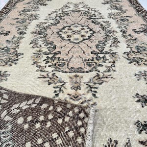 4x7 Ivory Blush Vintage Turkish Rug With Dark Brown Floral Border Medallion