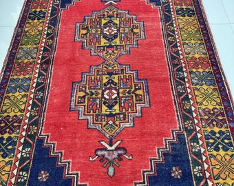 Alfombra turca vintage geométrica de lana azul marino intenso y rojo brillante de 4x7 pies.