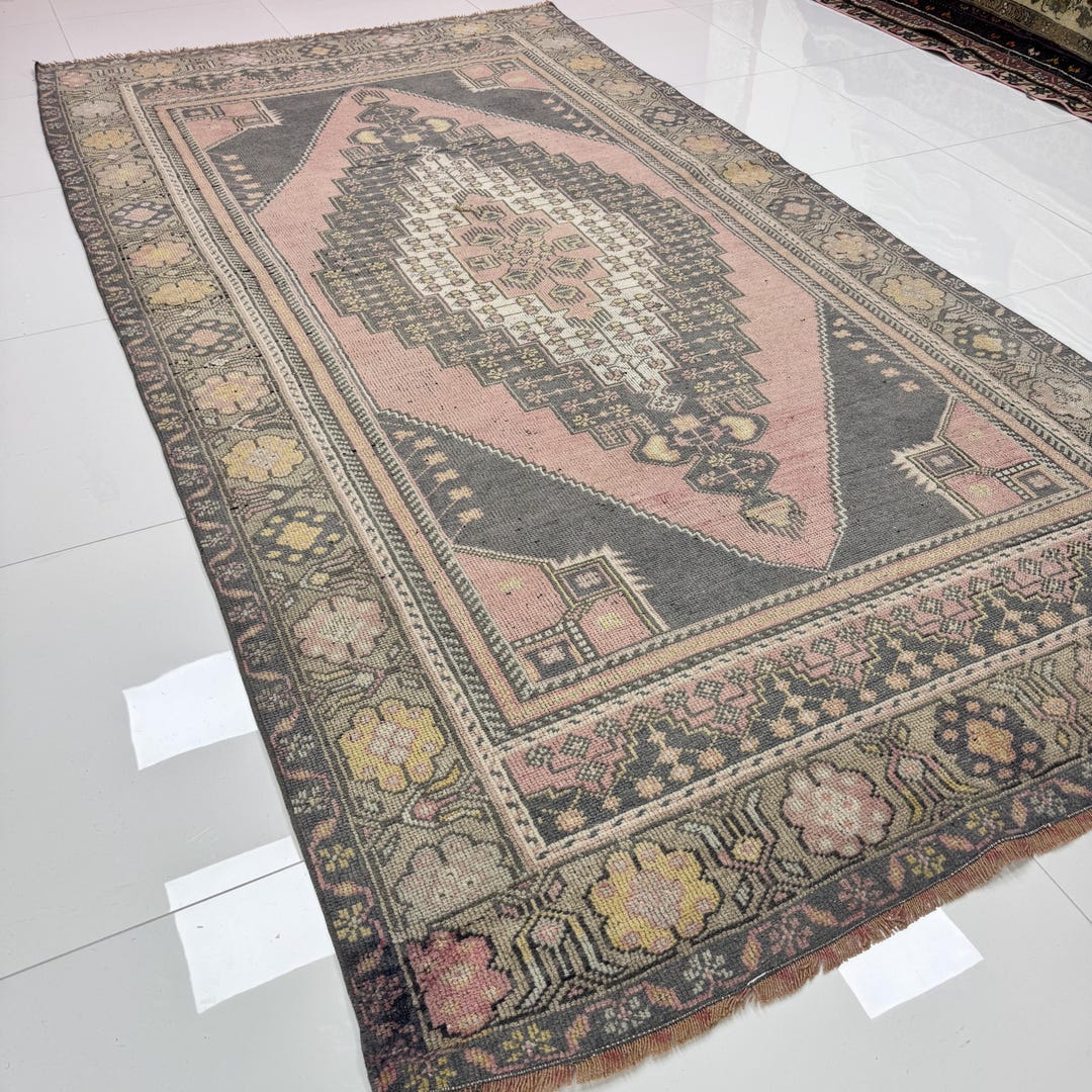 5x9 Hand Knotted Vintage Turkish Rug for Calm Vintage Bedroom and
