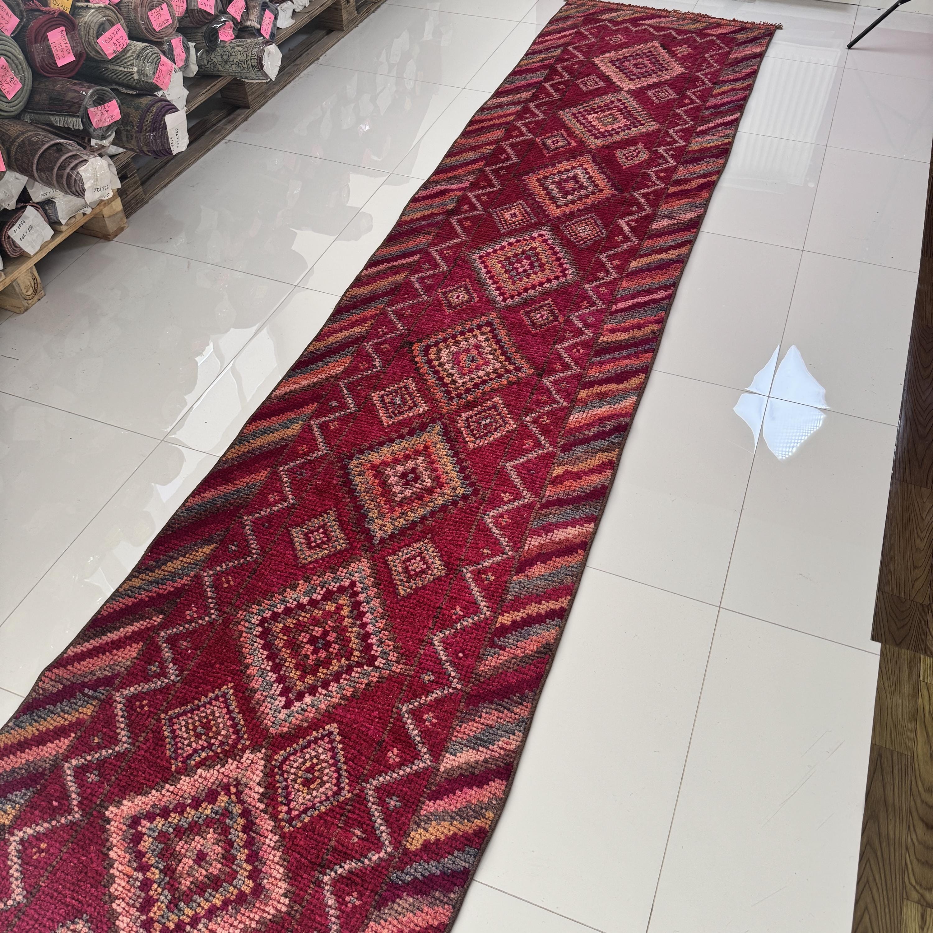 3x13インチのヴィンテージトルコ製ウシャックランナーラグ：ピンク